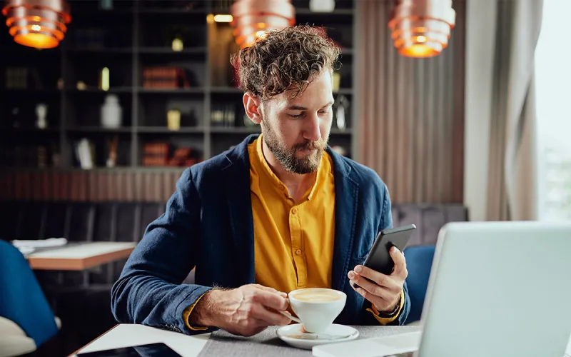 Man looking at smartphone.